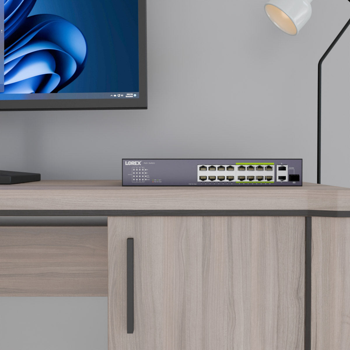 Lorex 16-Port Unmanaged Switch (8-port ePoE and 8-port PoE+) and 250W Power Budget